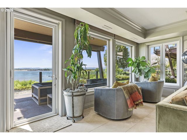 5841 Se COLUMBIA Way 102, Vancouver, WA 98661