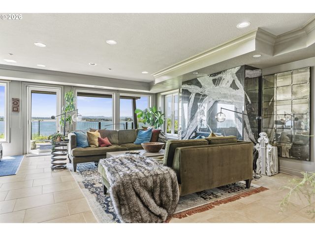 5841 Se COLUMBIA Way 102, Vancouver, WA 98661