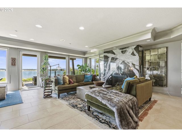 5841 Se COLUMBIA Way 102, Vancouver, WA 98661