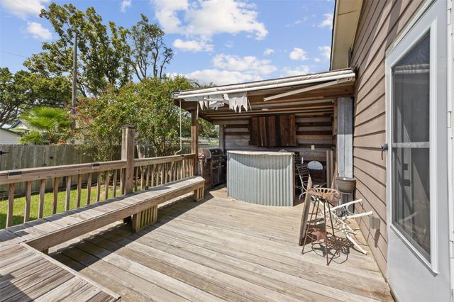 926 S Utah Street, La Porte, TX 77571
