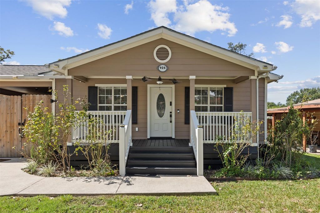 926 S Utah Street, La Porte, TX 77571
