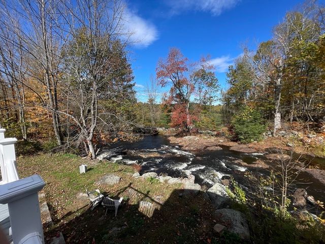 36 Mill St, New Ipswich, NH 03071