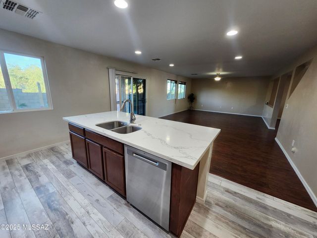 620 S Charles L Mckay Place, Vail, AZ 85641