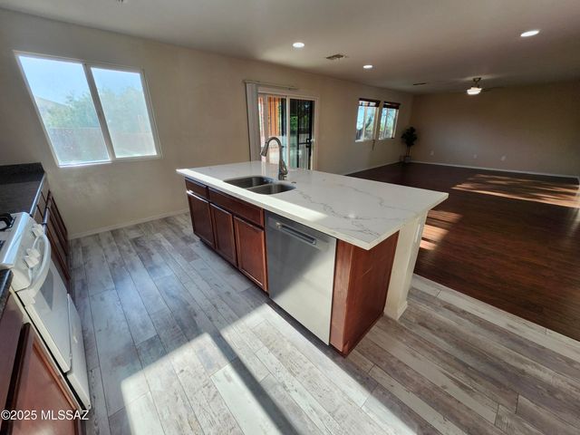 620 S Charles L Mckay Place, Vail, AZ 85641