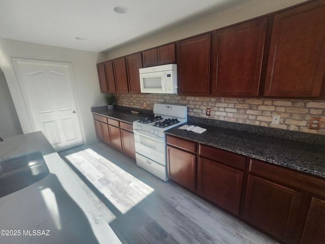 620 S Charles L Mckay Place, Vail, AZ 85641