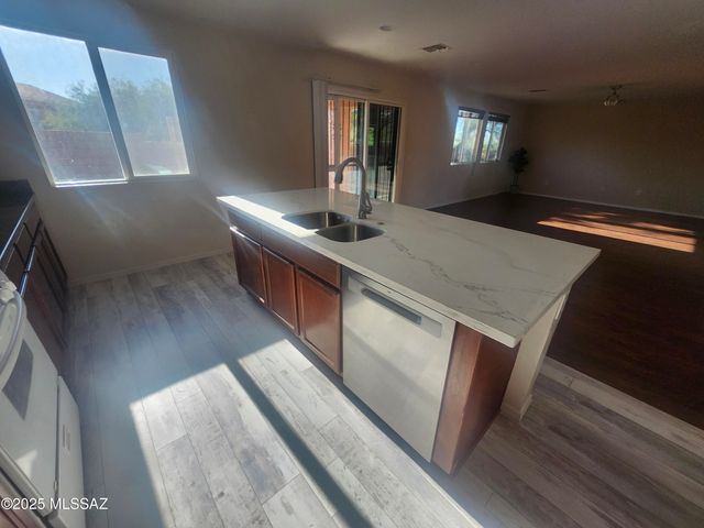 620 S Charles L Mckay Place, Vail, AZ 85641