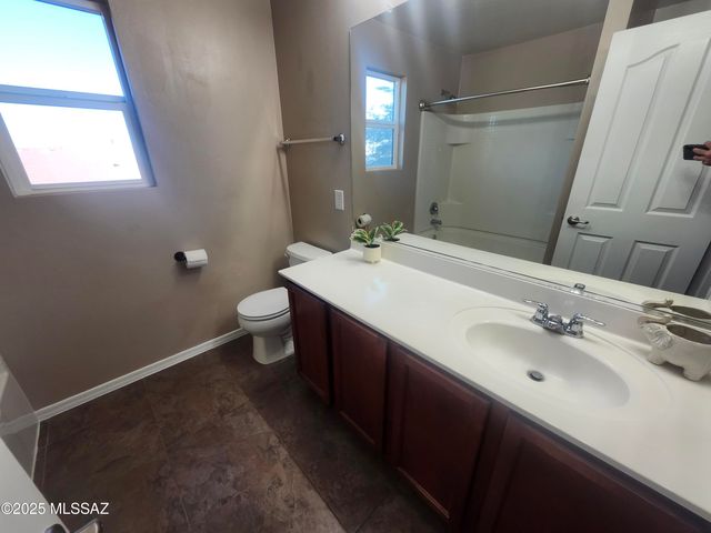 620 S Charles L Mckay Place, Vail, AZ 85641