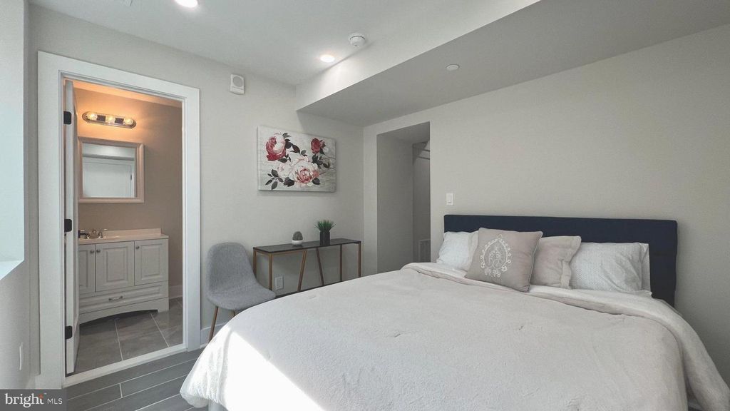 824 18TH ST NE #1, Washington, DC 20002