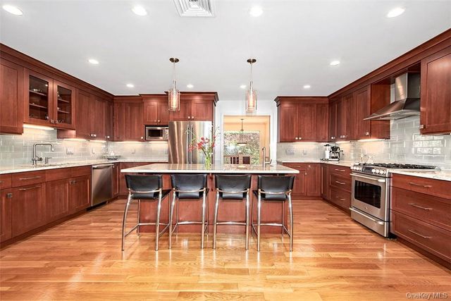 21 Douglas Circle, Rye, NY 10580