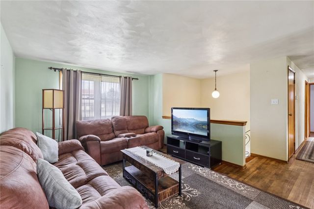 1413 Lexington Dr, North Sewickley Twp, PA 15066