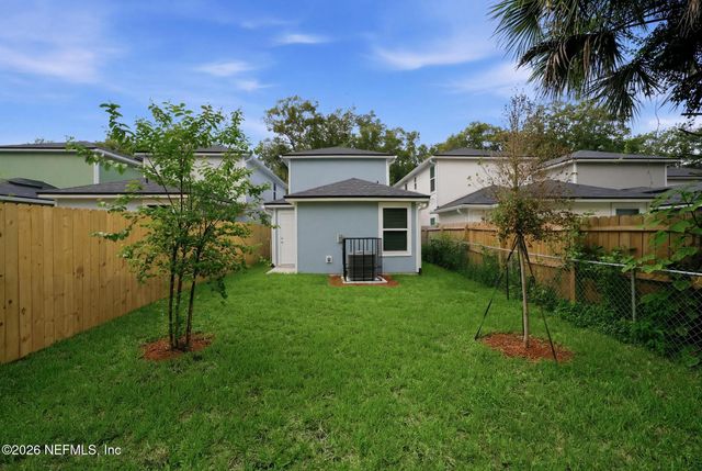 9089 INDIA Avenue, Jacksonville, FL 32211