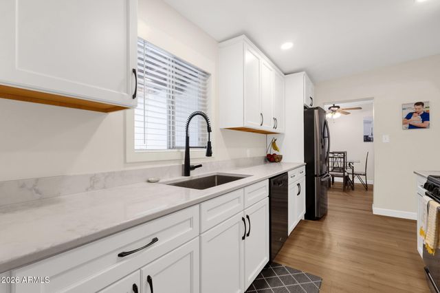 3314 E HOLLY Street, Phoenix, AZ 85008