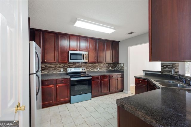 118 Covington Cove, Byron, GA 31008