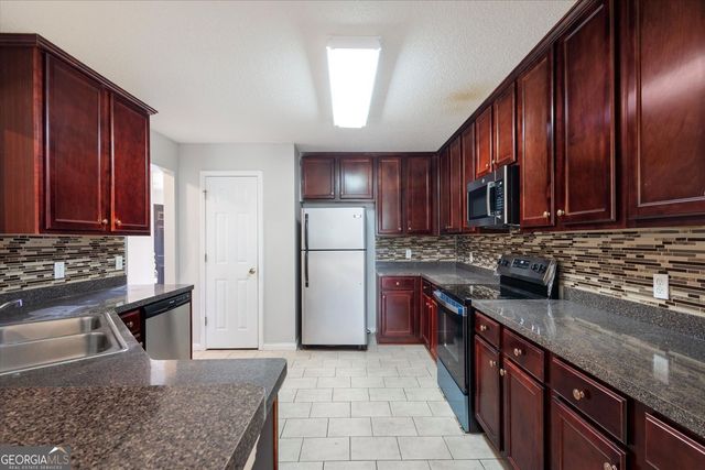 118 Covington Cove, Byron, GA 31008