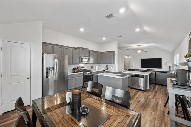 424 Pollyann Trail, Fort Worth, TX 76052