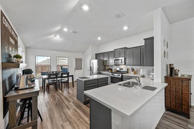 424 Pollyann Trail, Fort Worth, TX 76052