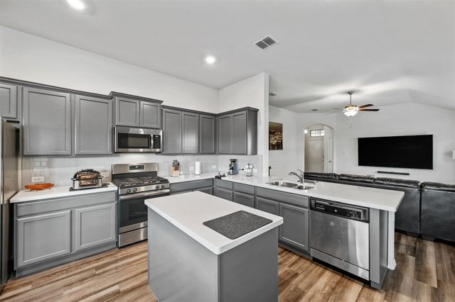 424 Pollyann Trail, Fort Worth, TX 76052