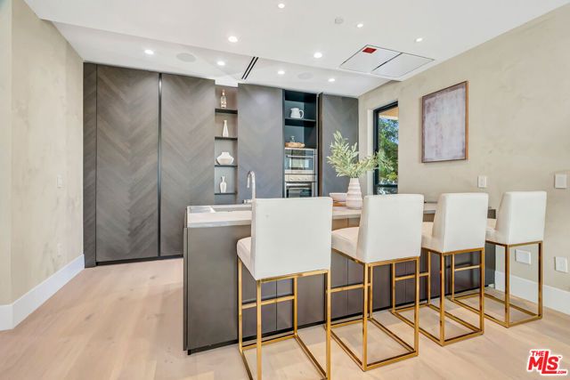 5935 Yarmouth Avenue, Encino (los Angeles), CA 91316