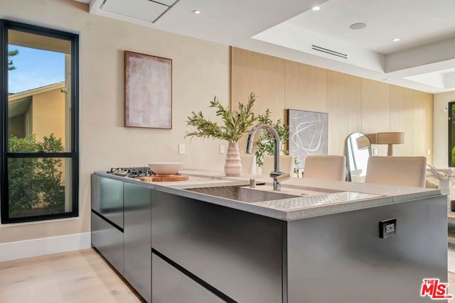 5935 Yarmouth Avenue, Encino (los Angeles), CA 91316