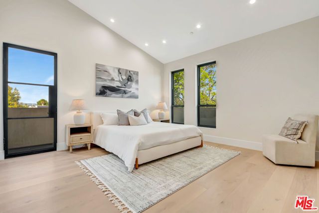 5935 Yarmouth Avenue, Encino (los Angeles), CA 91316