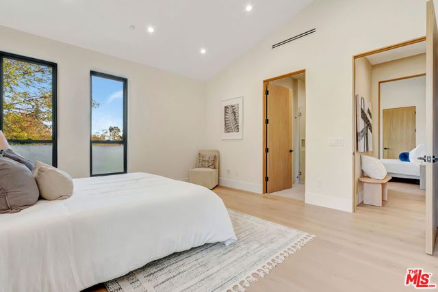 5935 Yarmouth Avenue, Encino (los Angeles), CA 91316