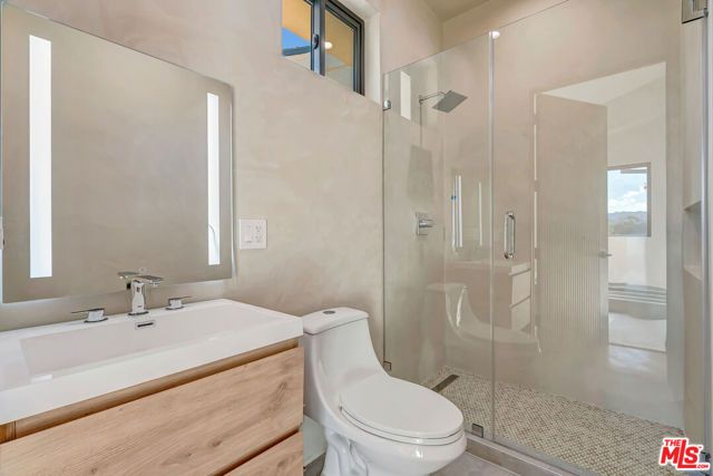 5935 Yarmouth Avenue, Encino (los Angeles), CA 91316