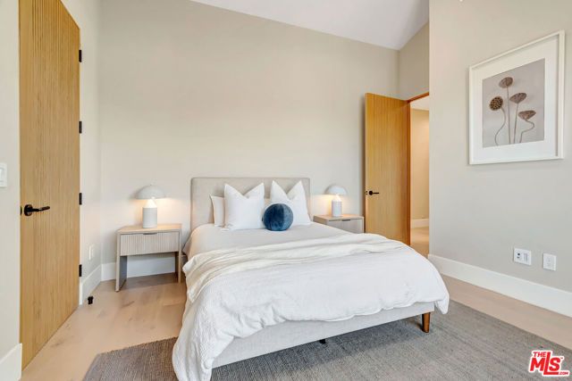 5935 Yarmouth Avenue, Encino (los Angeles), CA 91316