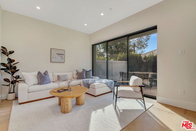 5935 Yarmouth Avenue, Encino (los Angeles), CA 91316