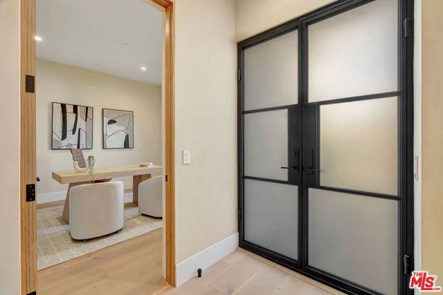 5935 Yarmouth Avenue, Encino (los Angeles), CA 91316