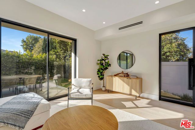 5935 Yarmouth Avenue, Encino (los Angeles), CA 91316