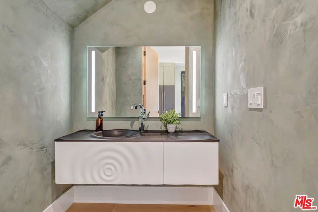 5935 Yarmouth Avenue, Encino (los Angeles), CA 91316