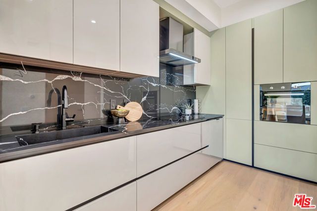 5935 Yarmouth Avenue, Encino (los Angeles), CA 91316