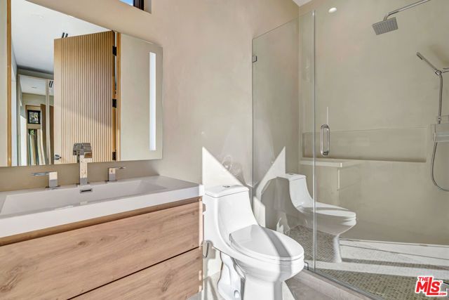 5935 Yarmouth Avenue, Encino (los Angeles), CA 91316