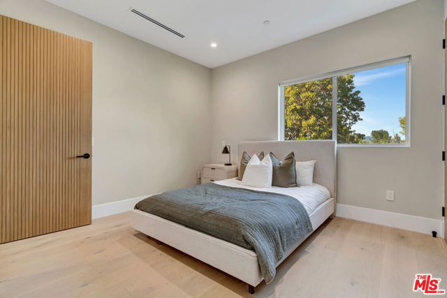 5935 Yarmouth Avenue, Encino (los Angeles), CA 91316