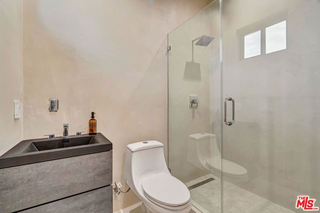 5935 Yarmouth Avenue, Encino (los Angeles), CA 91316