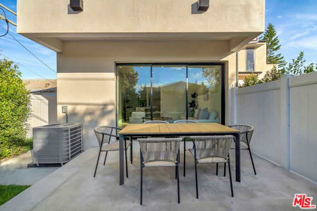 5935 Yarmouth Avenue, Encino (los Angeles), CA 91316