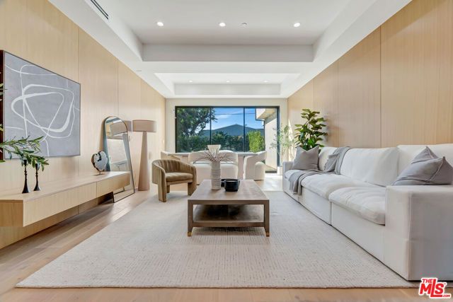 5935 Yarmouth Avenue, Encino (los Angeles), CA 91316