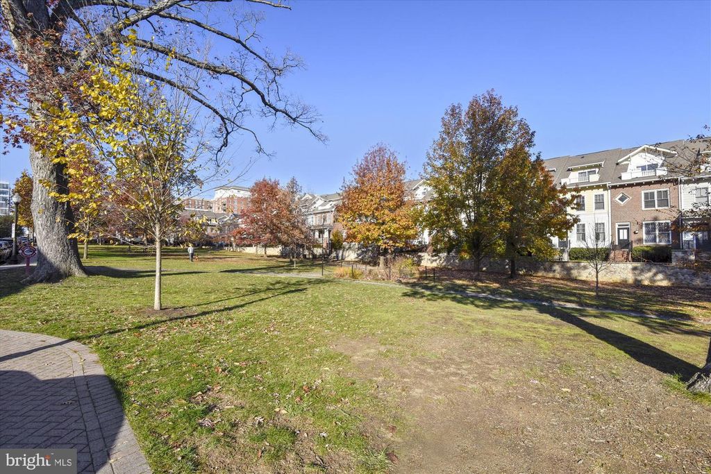 4528 DITTMAR RD, Arlington, VA 22207