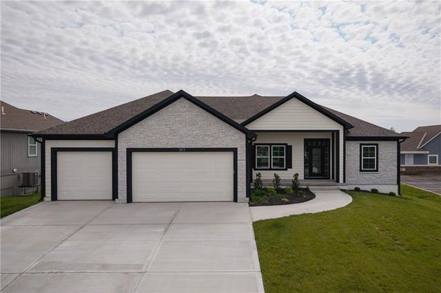 2211 Prairie Creek Drive, Kearney, MO 64060