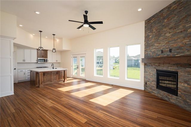 2211 Prairie Creek Drive, Kearney, MO 64060