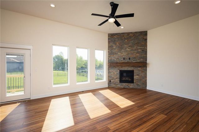 2211 Prairie Creek Drive, Kearney, MO 64060