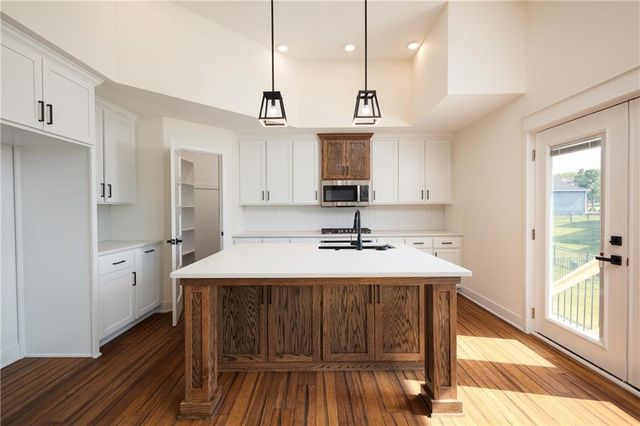 2211 Prairie Creek Drive, Kearney, MO 64060