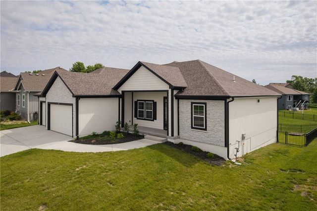 2211 Prairie Creek Drive, Kearney, MO 64060