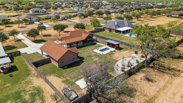 149 W Short Meadow Dr, Lytle, TX 78052