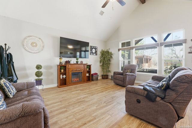 149 W Short Meadow Dr, Lytle, TX 78052