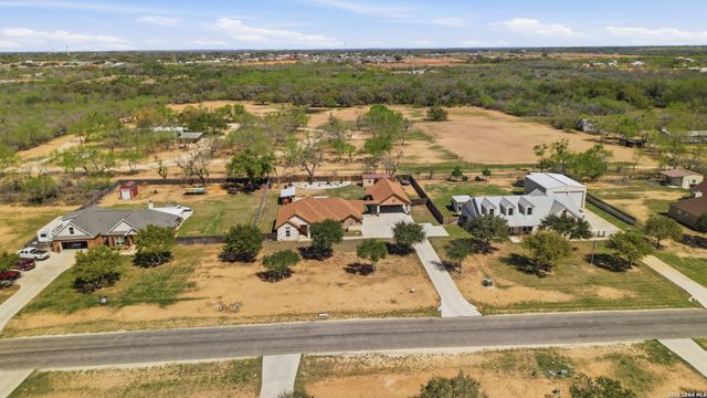 149 W Short Meadow Dr, Lytle, TX 78052