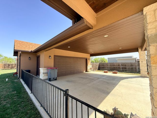 149 W Short Meadow Dr, Lytle, TX 78052