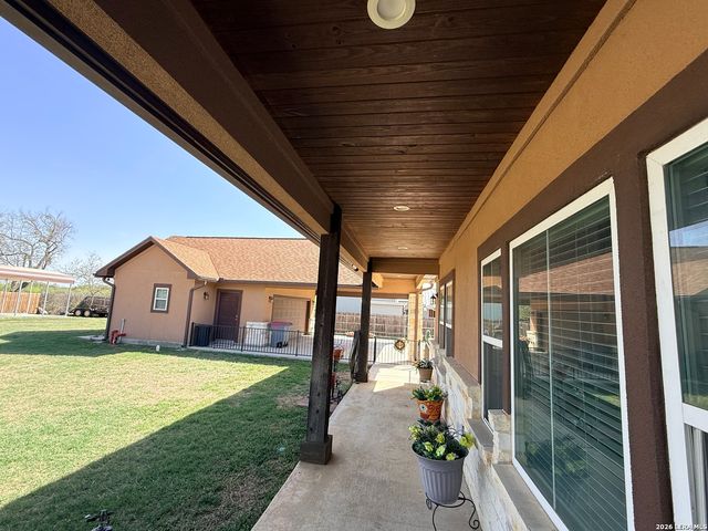 149 W Short Meadow Dr, Lytle, TX 78052