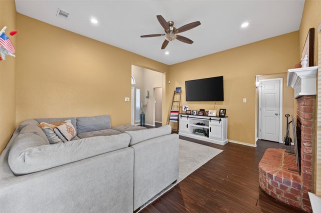 304 Daisy Road, Midlothian, TX 76065