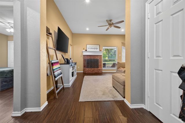 304 Daisy Road, Midlothian, TX 76065